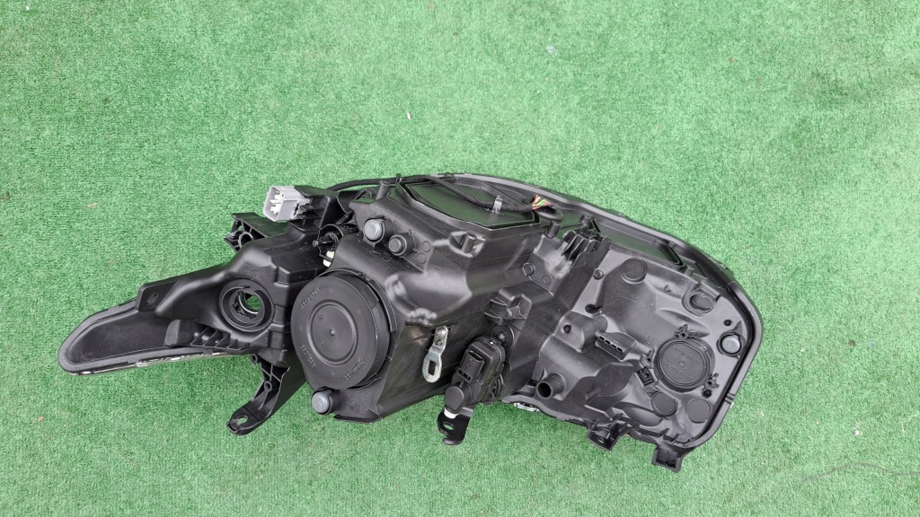 Toyota auris 2 2 рестайлінг  лінза+ led фара передня в Україні