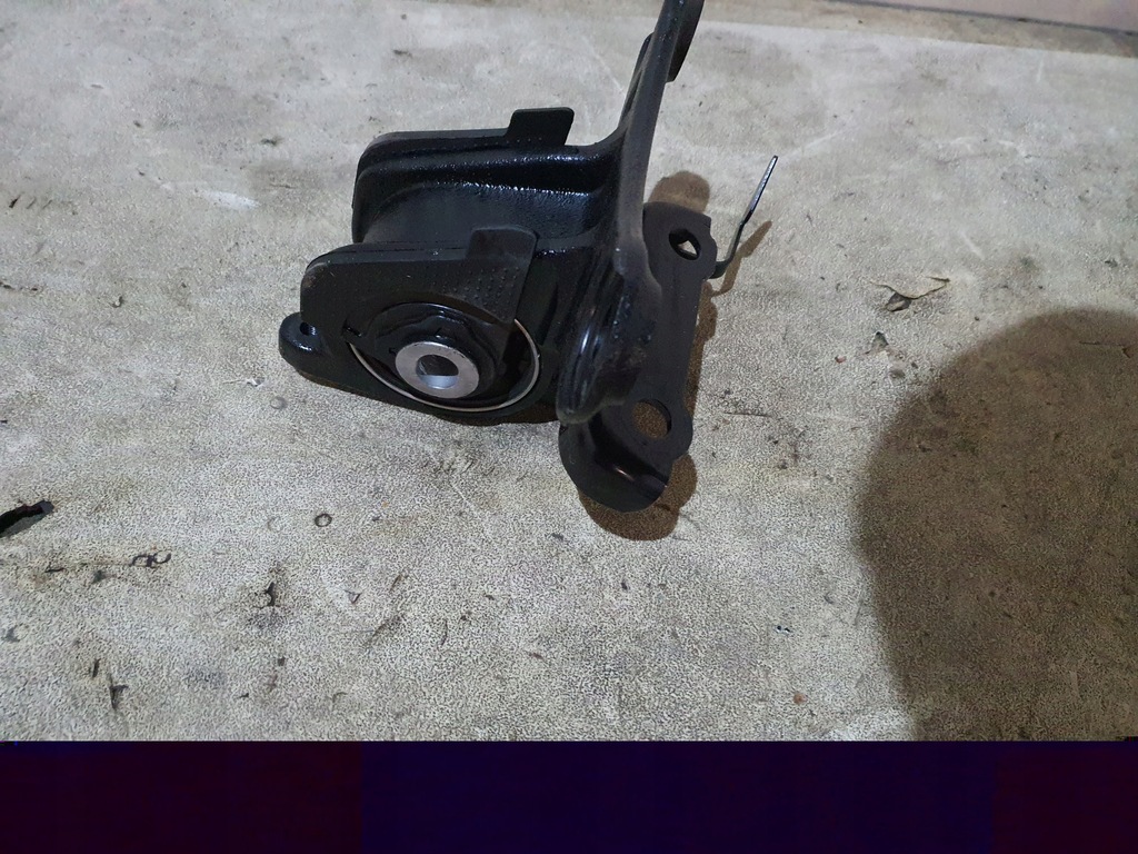 фото №1, Toyota rav4 v 2019- кронштейн подушка двигателя