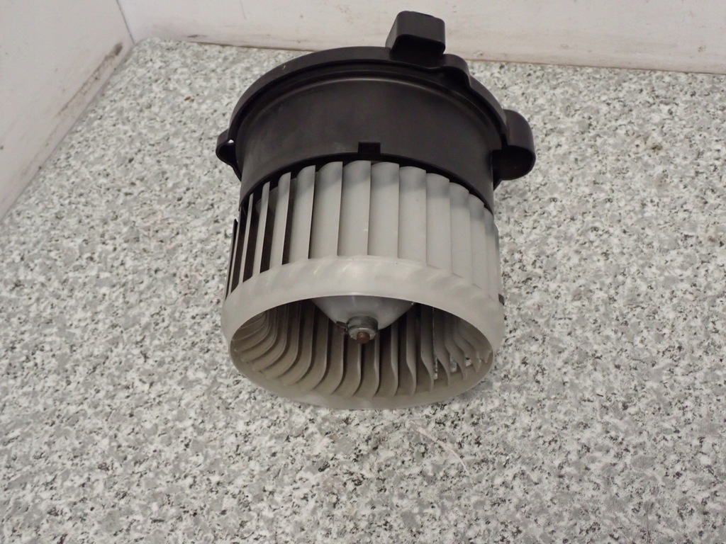 фото №6, Mitsubishi colt 04- двигатель вентилятора отопителя