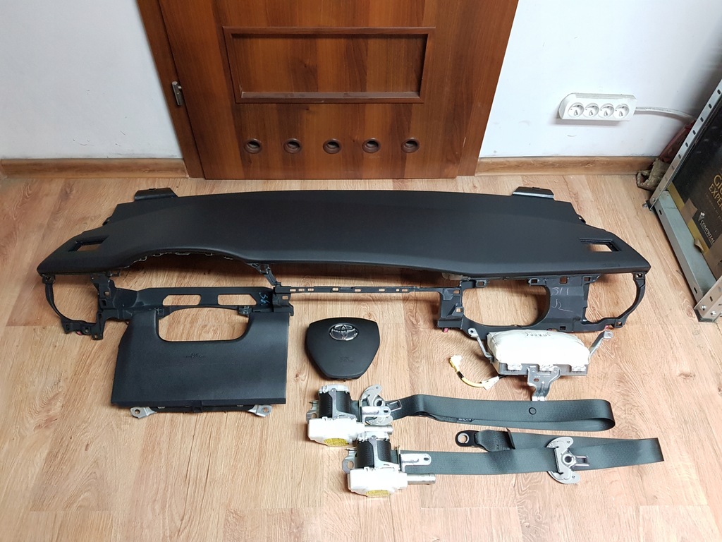 фото №1, Toyota corolla e16 консоль панель приладів панель приладів набір