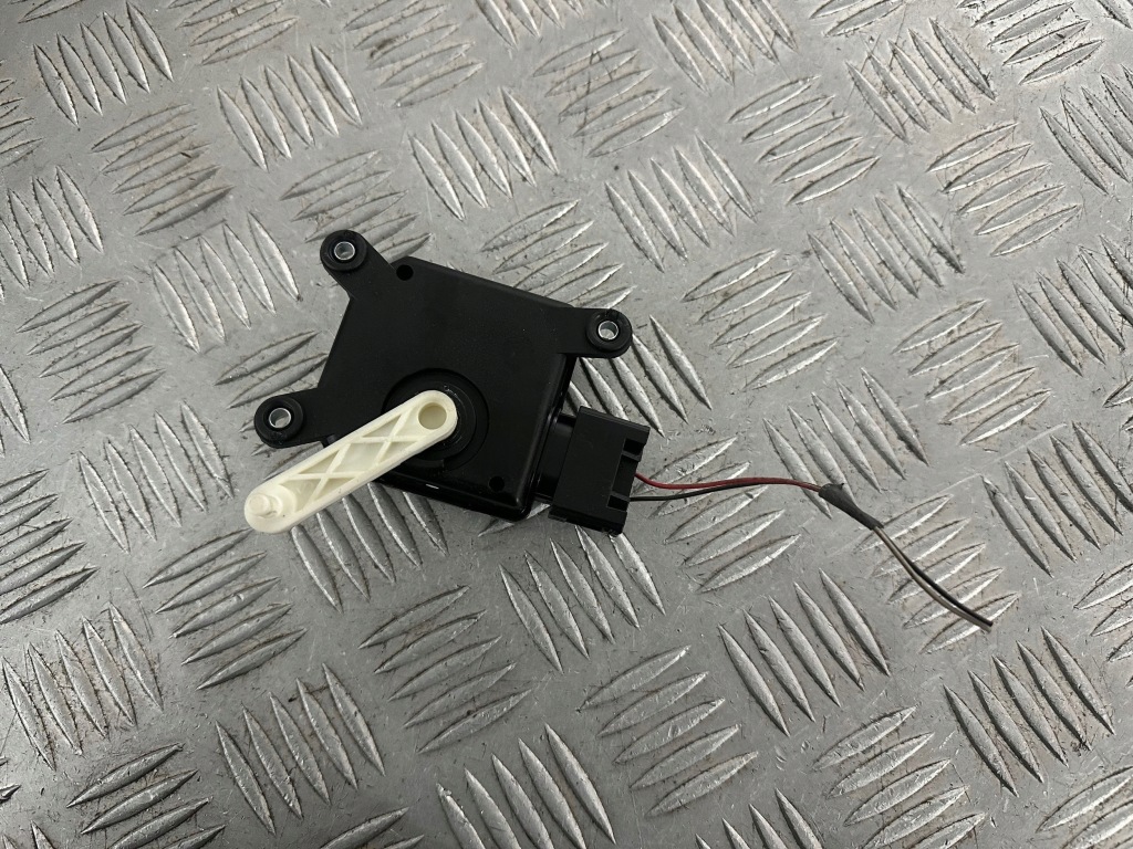 Lancia delta iii моторчик отопителя штекер europa 46723706 с Разборки