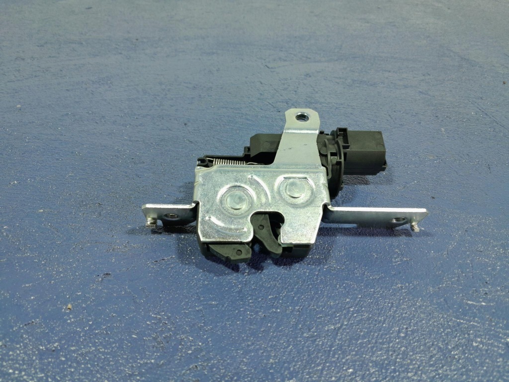 фото №1, Volvo s90 ii 16- замок крышки багажника 31379169