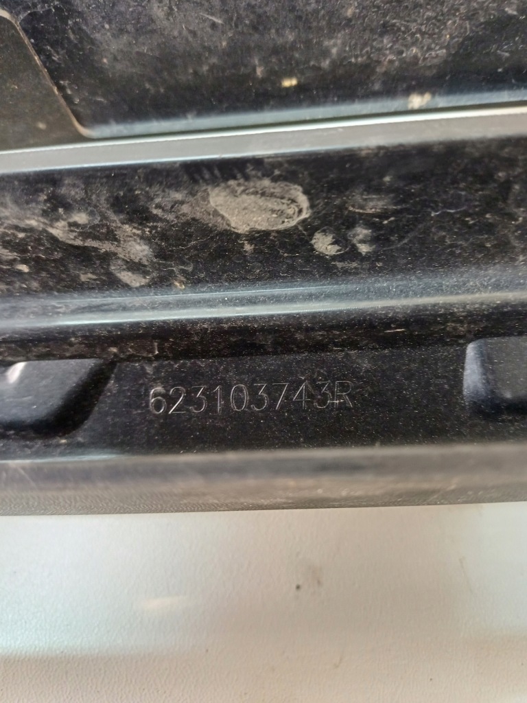 Решётка радиатора решётка радиатора бампера перед renault trafic iii 3 po pierwszym рестайлинг 19- с Разборки