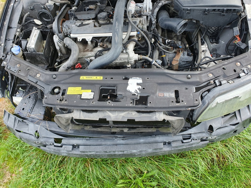 Капот крышка двигателя volvo v70 2 2002 универсал целая kod 452-46 к lak в Украине