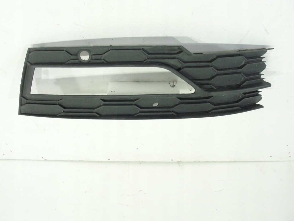 фото №1, Решётка противотуманной фары перед правая skoda octavia iv 19-