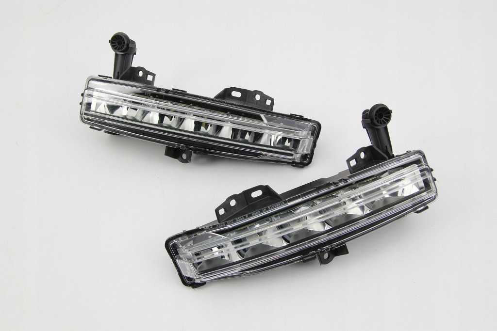 Купити Протитуманна фара p/l range rover jaguar m8e2-15200 drl led