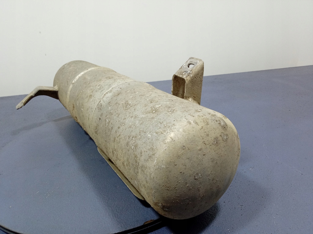 Mercedes gls x166 бак повітря v-10l a1663200215 в Україні