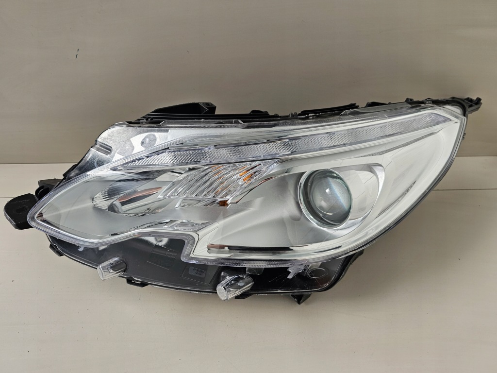 фото №1, Peugeot 2008 лампа передняя левая 9677810180