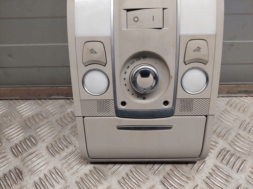 фото №6, Audi q7 4l 4l0947135r с передний освещение кабины