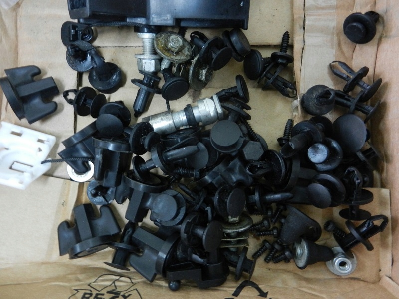 фото №1, 2015 challenger штифт клипса заглушка кронштейн