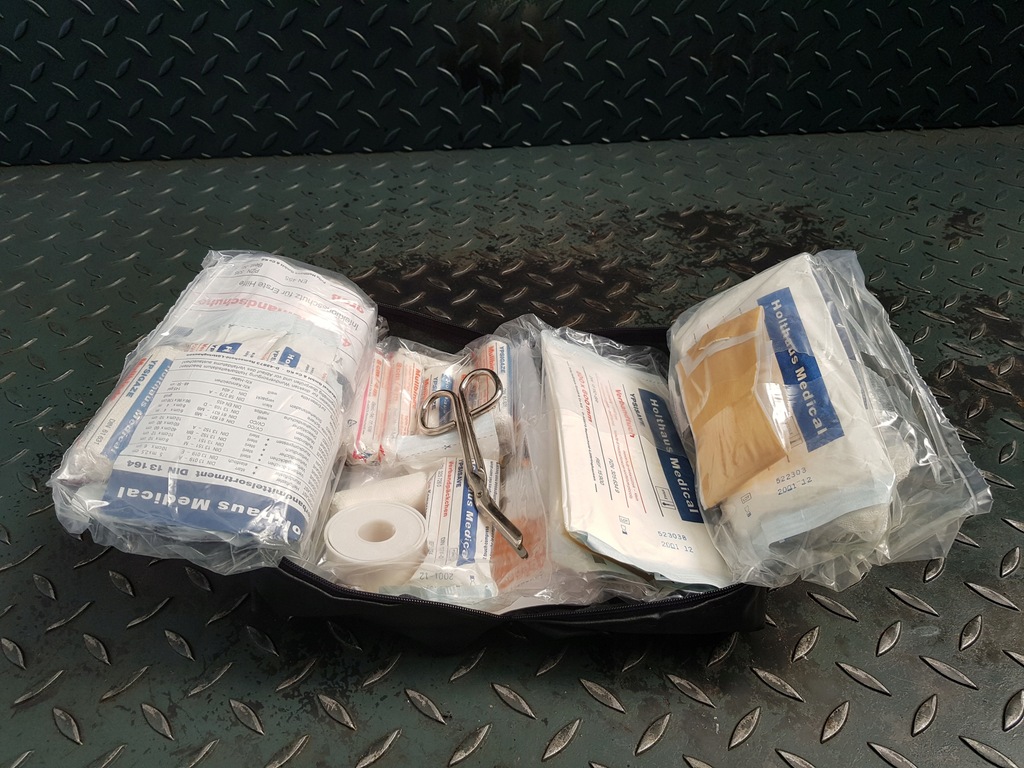 фото №9, Аптечка з wypełnieniem оригінал bmw e38