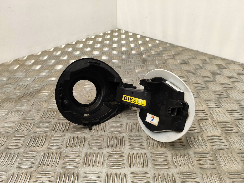 фото №6, Peugeot 308 2016 горловина / вкладиш заливної пального