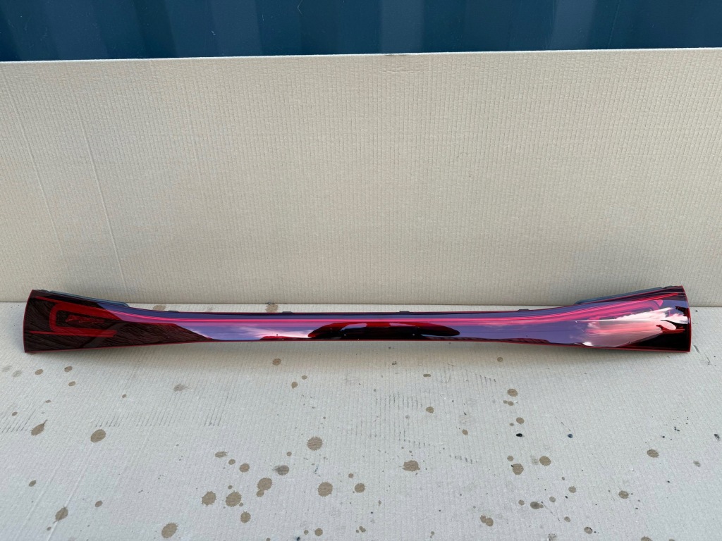 Купити Лампа накладка задня mercedes eqa 2021led оригінал bez пошкоджень