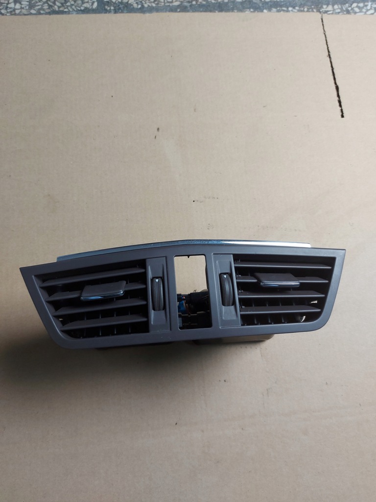 фото №1, Решітка обдув середня коричнева mercedes e w207