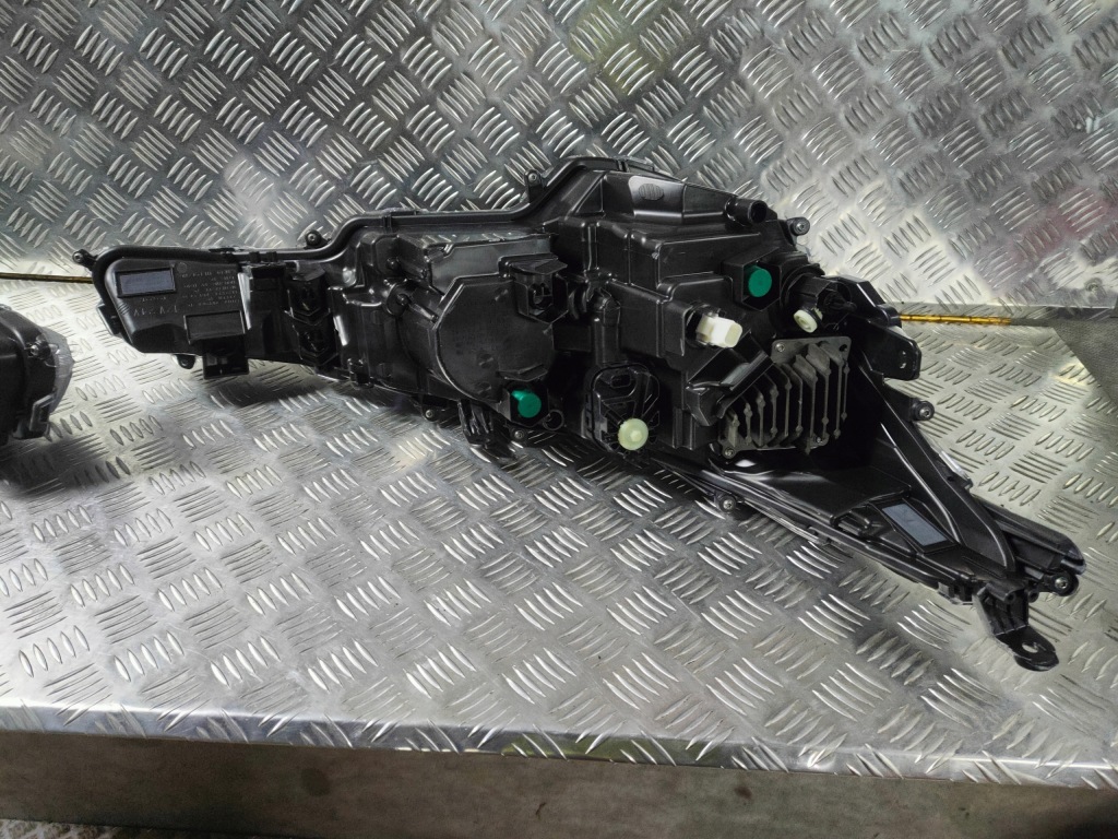 Corolla e21 рестайлинг  фара передняя комплектная левая правая оригинальная новая с Разборки