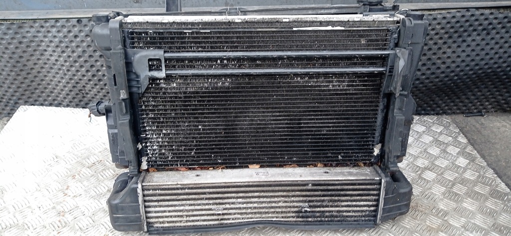 фото №8, Bmw e46 2.0 d 150 радіатор комплект + вентилятор жалюзі