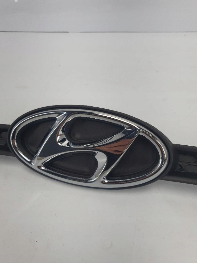 фото №2, Новый оригинал решётка радиатора решётка радиатора logo hyundai i20 ii 86350c8000