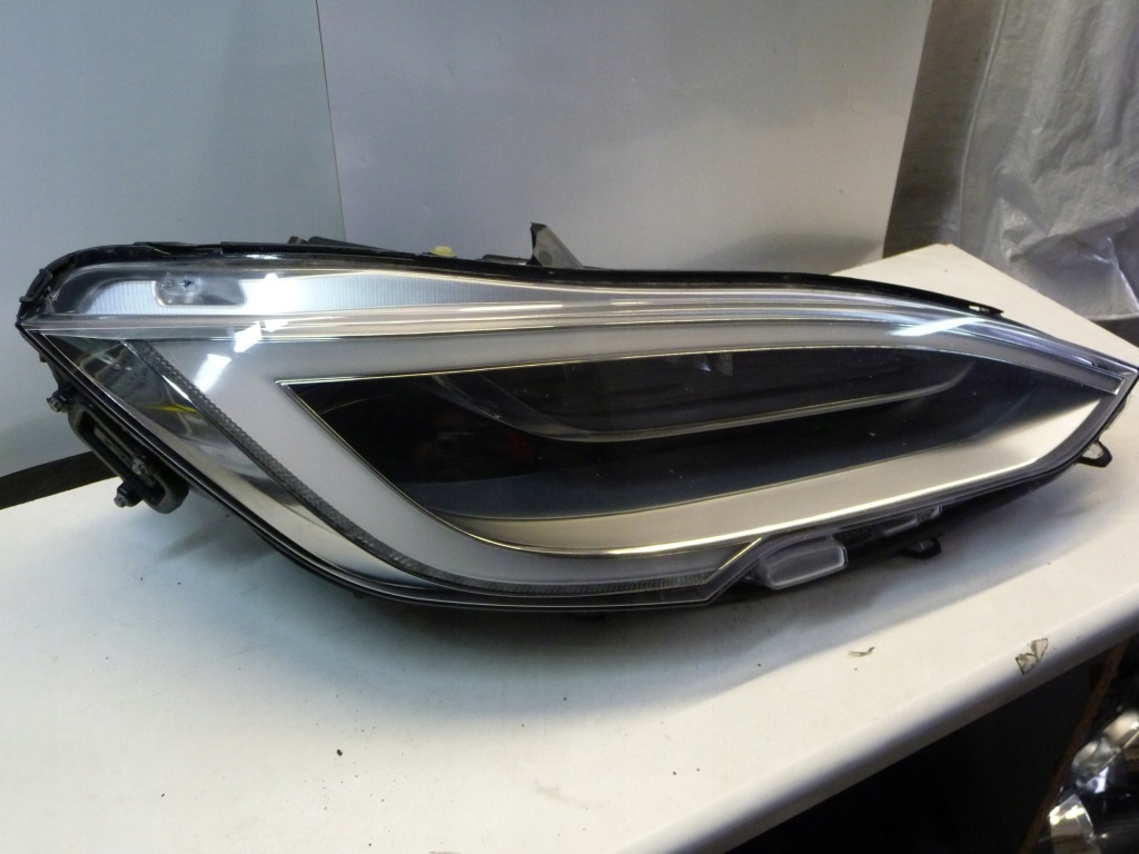 Фара правый  перед full led tesla s рестайлинг  105357500e Оригинал