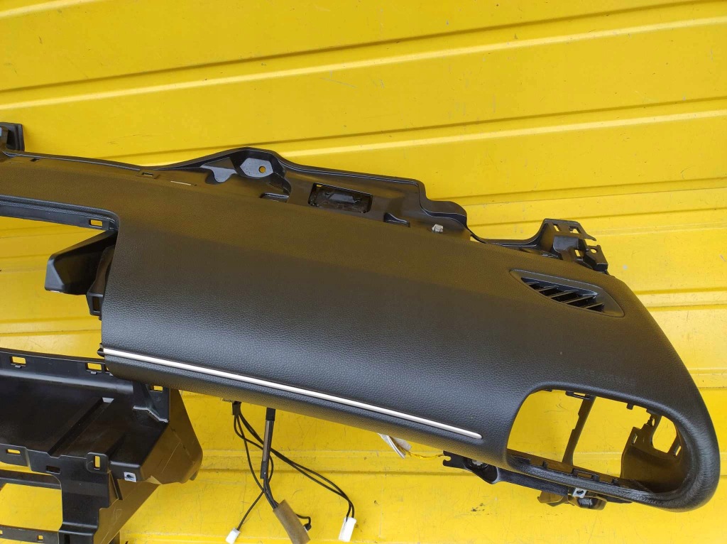 фото №2, Toyota yaris iv консоль приборная панель оригинал