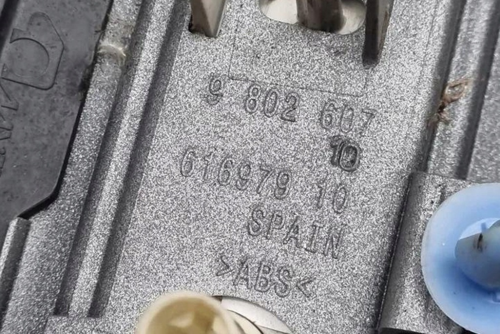 фото №1, Правый поворотник крыла mini countryman r60 9802607 1.6l бензиновый