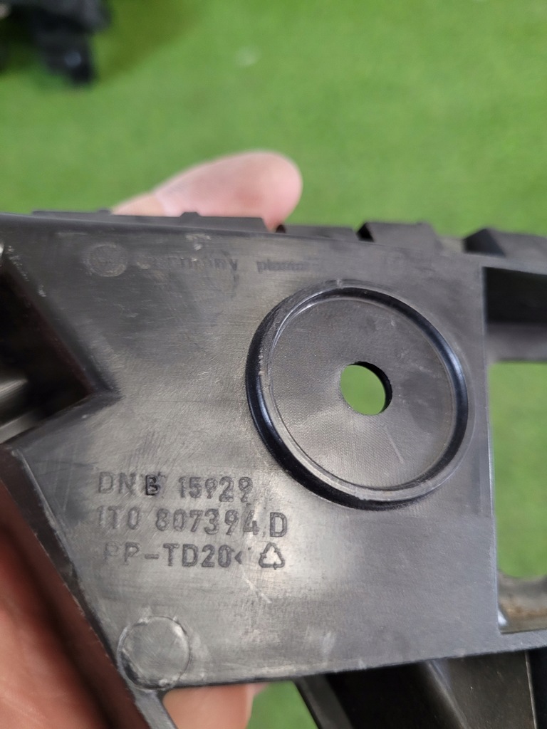 фото №10, Vw touran 1t0 направляющая бампера правый задняя 1t0807394d