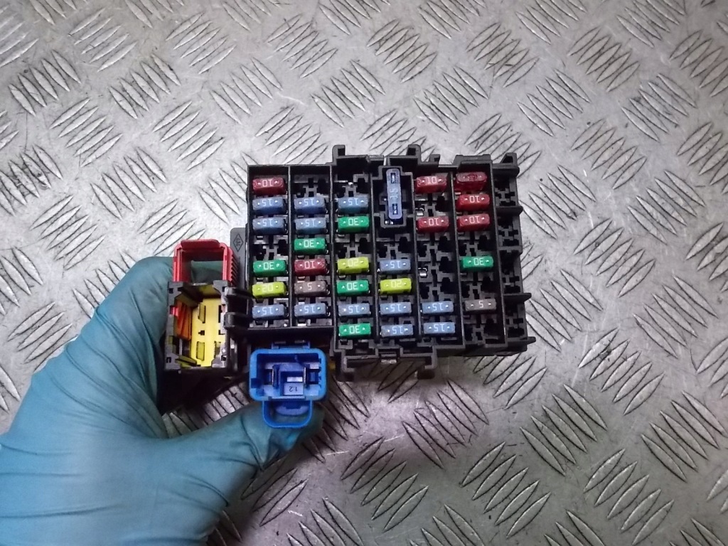 фото №1, Коробка запобіжників renault twingo ii phase ii 1.5 dci