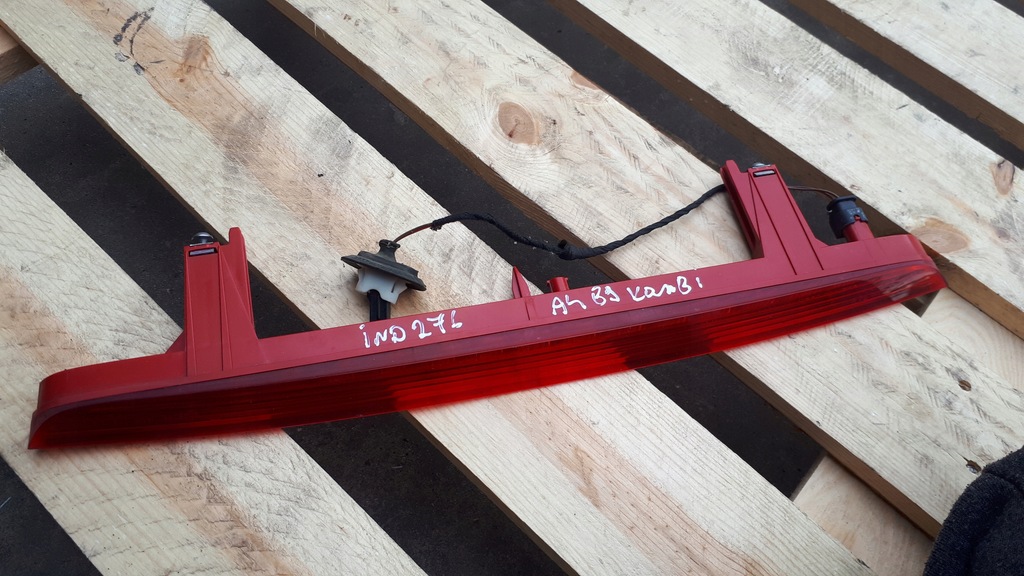 фото №1, A4 b9 8w третій світло стоп 4m0945097 kombi