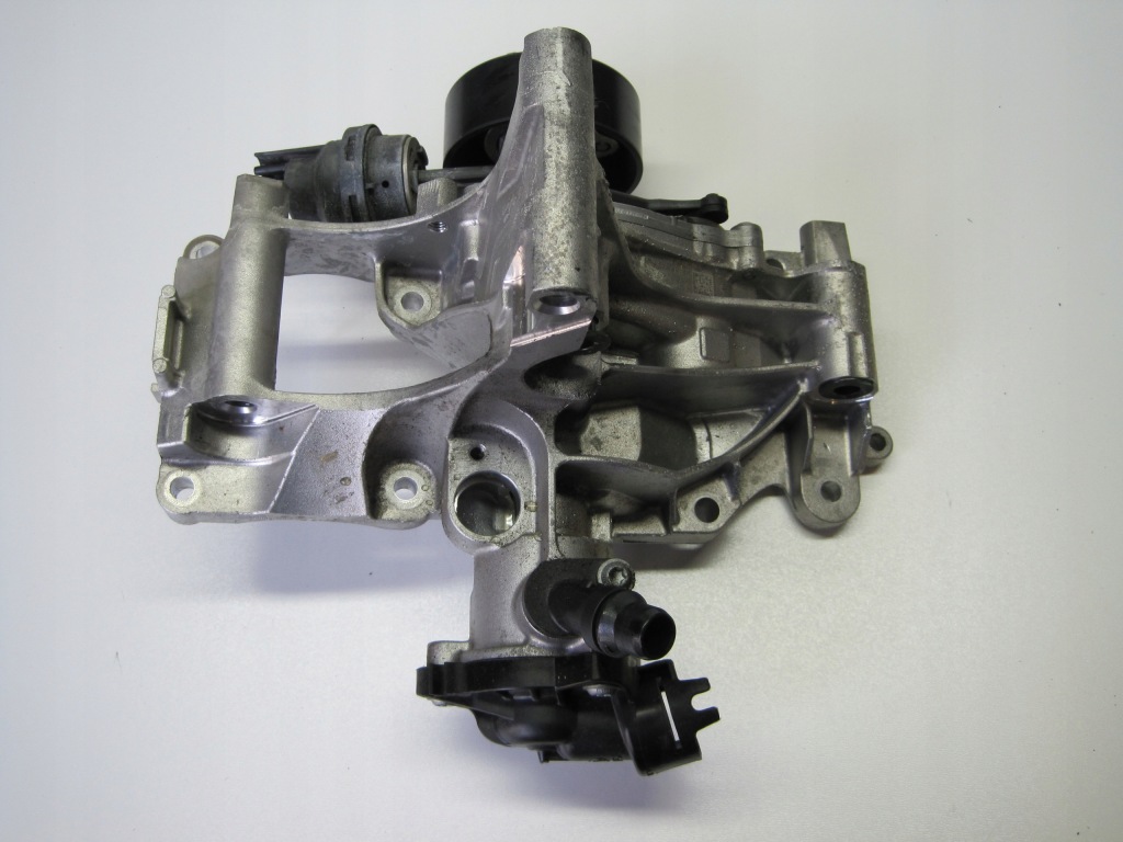 Купить Кронштейн насос воды bmw 5 g30 2,0d 8593269