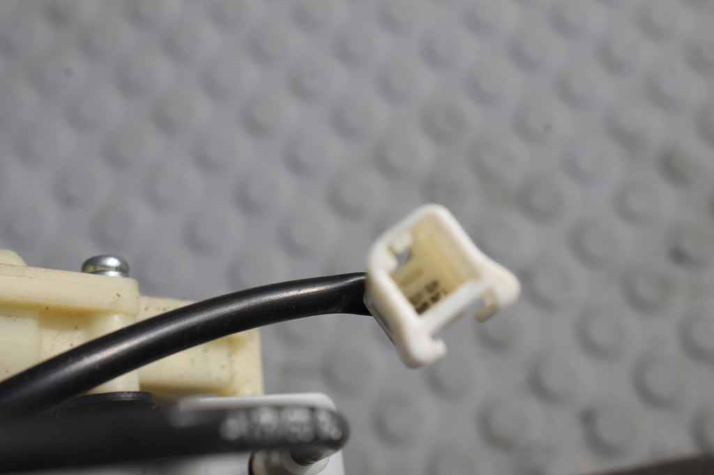 фото №6, Замок крышки багажника задняя honda insight ii 09-14