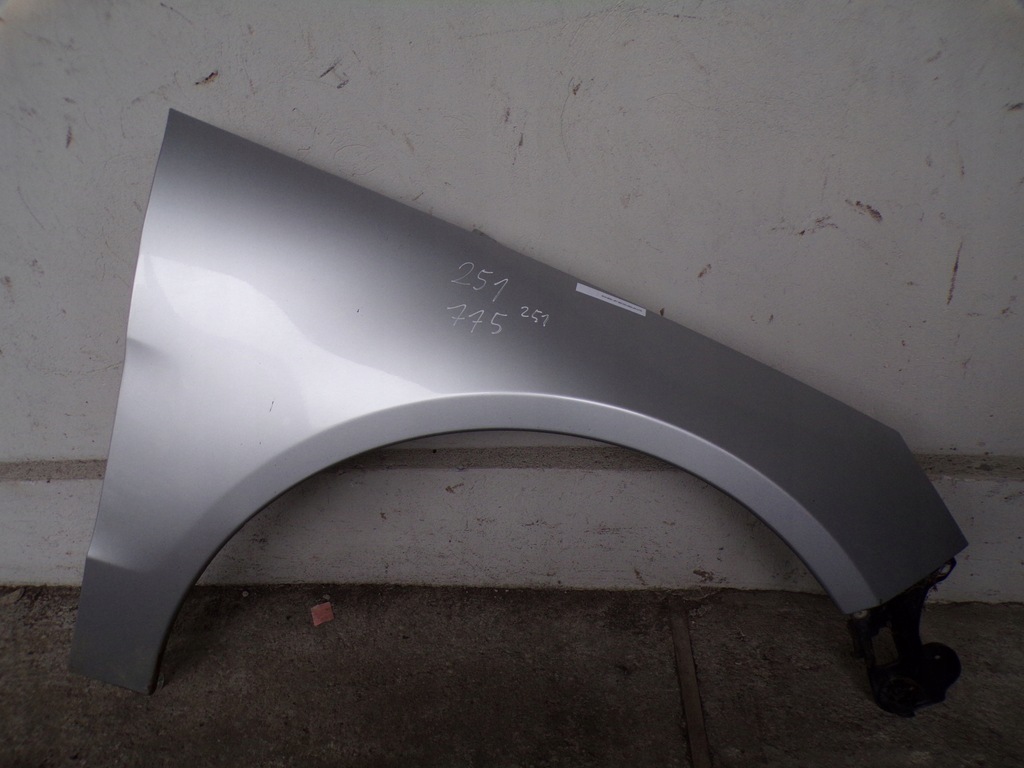 фото №1, Крыло правый перед mercedes w251 r klasa lift lak 775