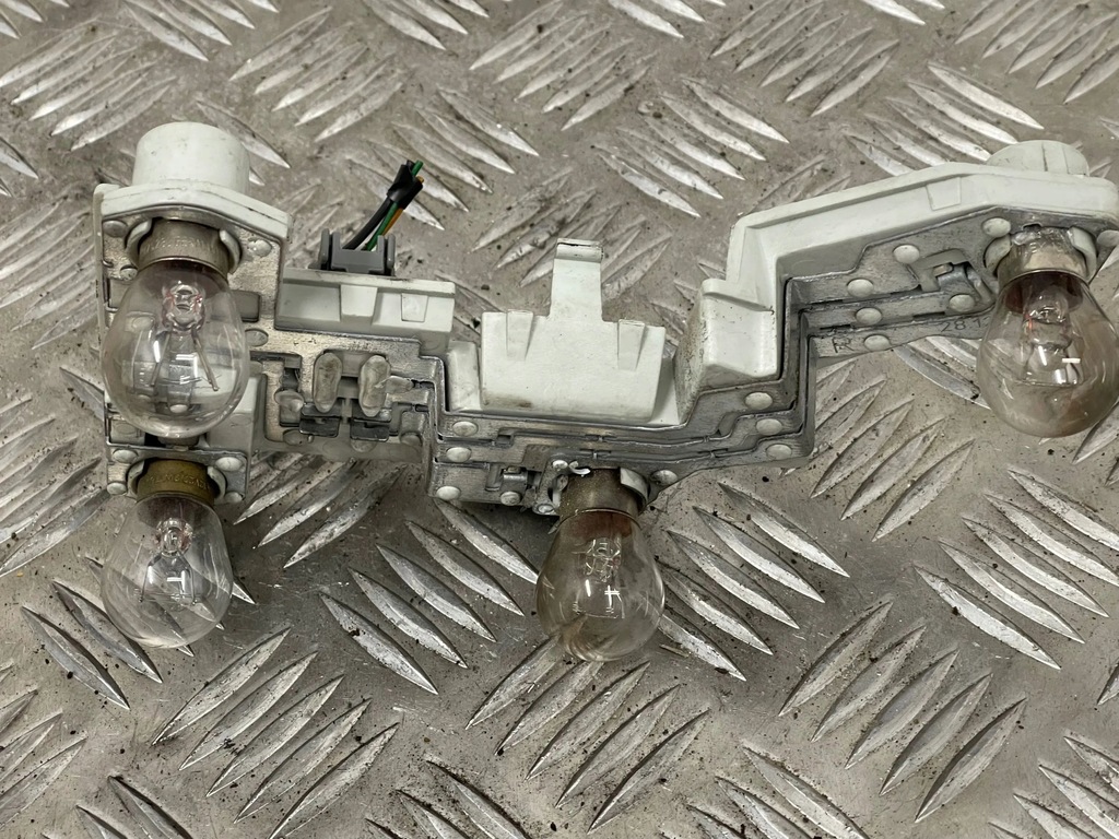 фото №6, Volvo v50 2005 права сторона вкладиш лампи задній