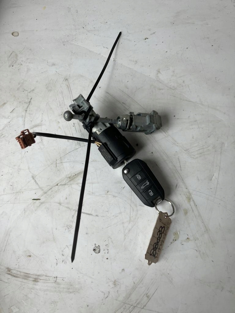 фото №1, Замок зажигания вкладка ключ crossland x