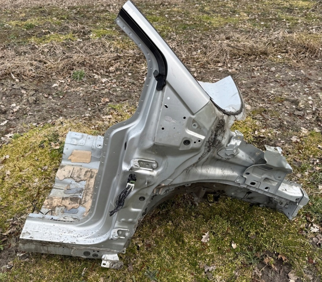 Купити Ford connect mk2 2 2013+ четвертина правий передні  ідеальна