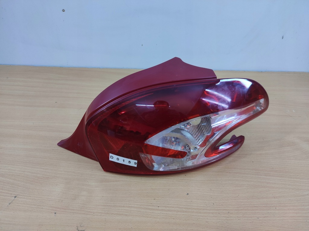 фото №1, Peugeot 208 правая лампа задняя задняя корпус корпус