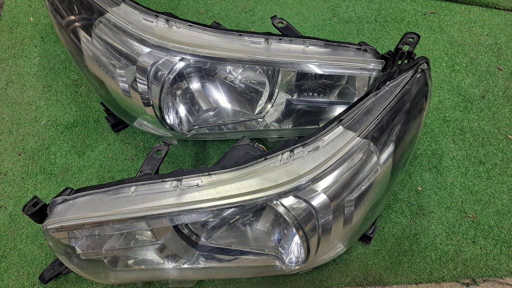 фото №1, Toyota hilux лампи передні звичайне 15-20r.
