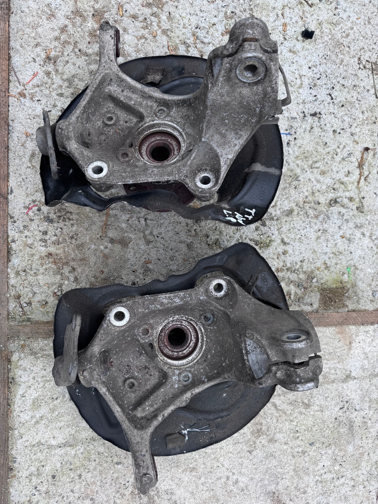 фото №1, Поворотный кулак перед audi tt 8s