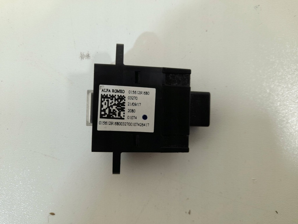 Купити Alfa romeo giulia роз'єм usb 01561291680 ag14