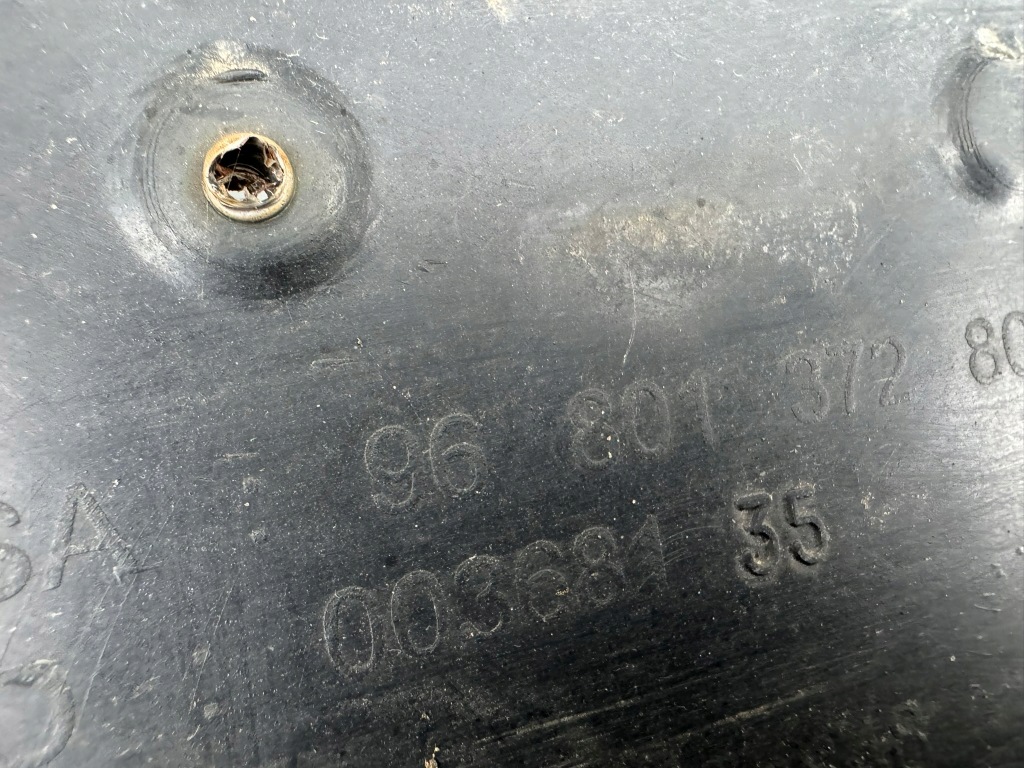 Peugeot 207 06-09r бампер перед передній 9680137280b Зі Шроту