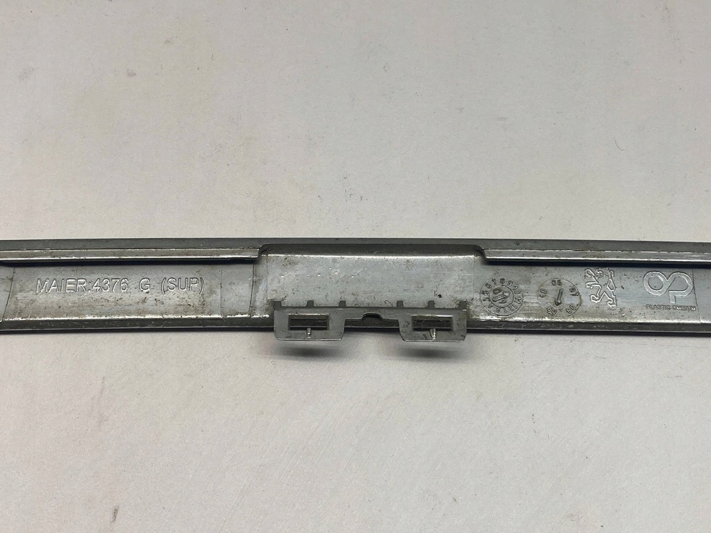 фото №7, Peugeot 308 t7 lift 2011 молдинг бампера передній 44210