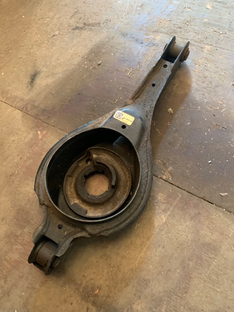 фото №2, Поворотный кулак задняя ford escape