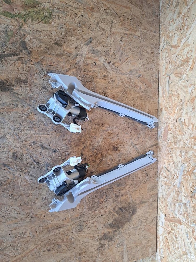 фото №1, Mercedes w206 podajnik шторка правий напрямна