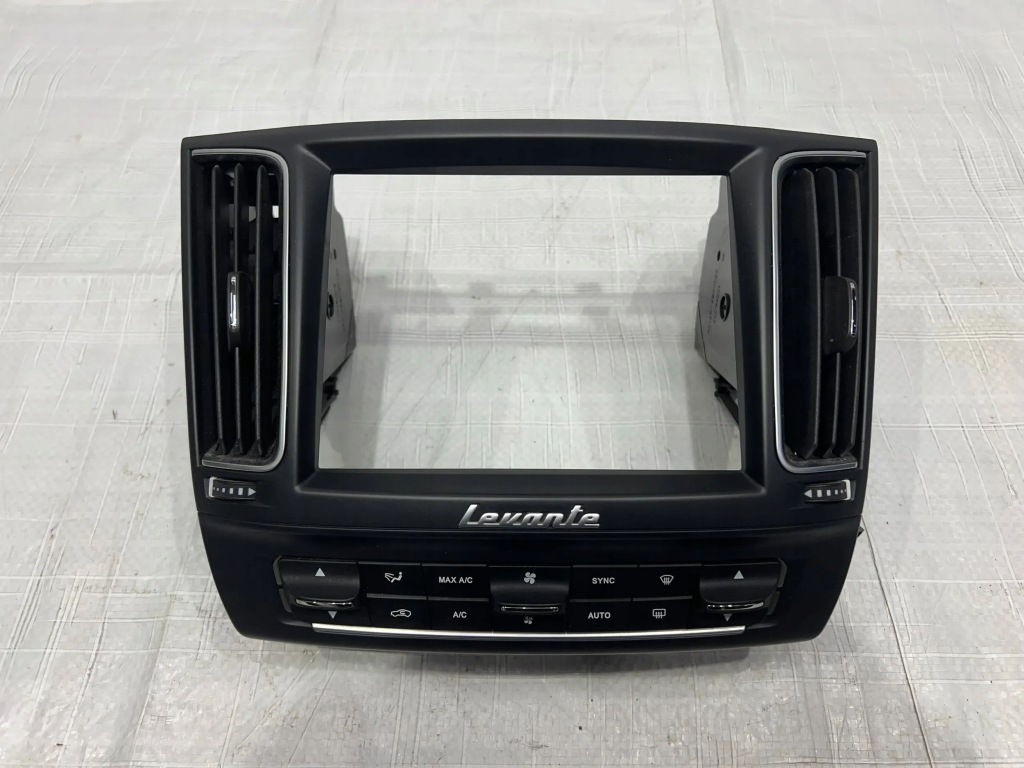 фото №1, Maserati levante панель кондиціонера рамка ґрати обдув