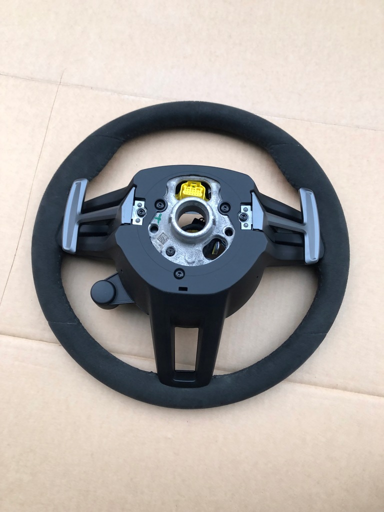 фото №9, Porsche 911 gts 992 повітропровід alcantara пелюстки перемикання