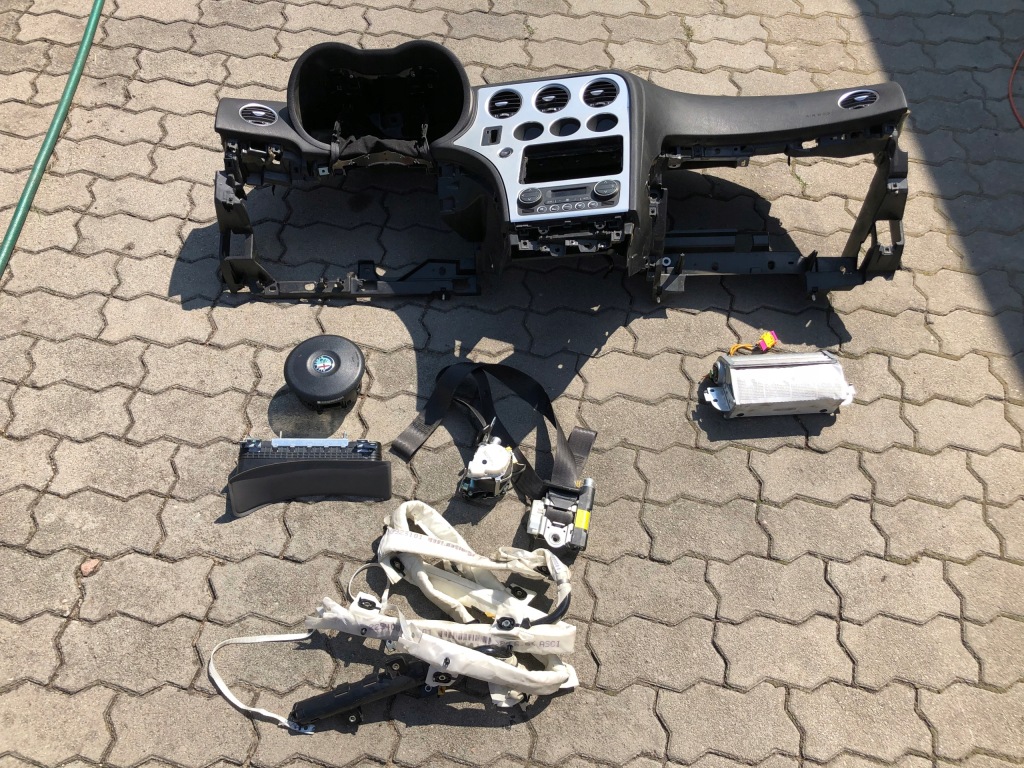 фото №1, Alfa romeo brera приборная панель консоль подушка безопасности ремни приборная панель