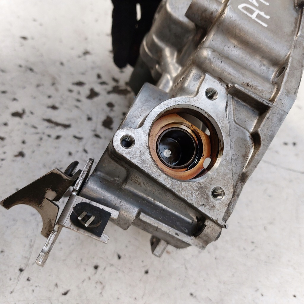 фото №8, Audi a4 b6 2,0fsi корпус насоса вакуум 06d103530k