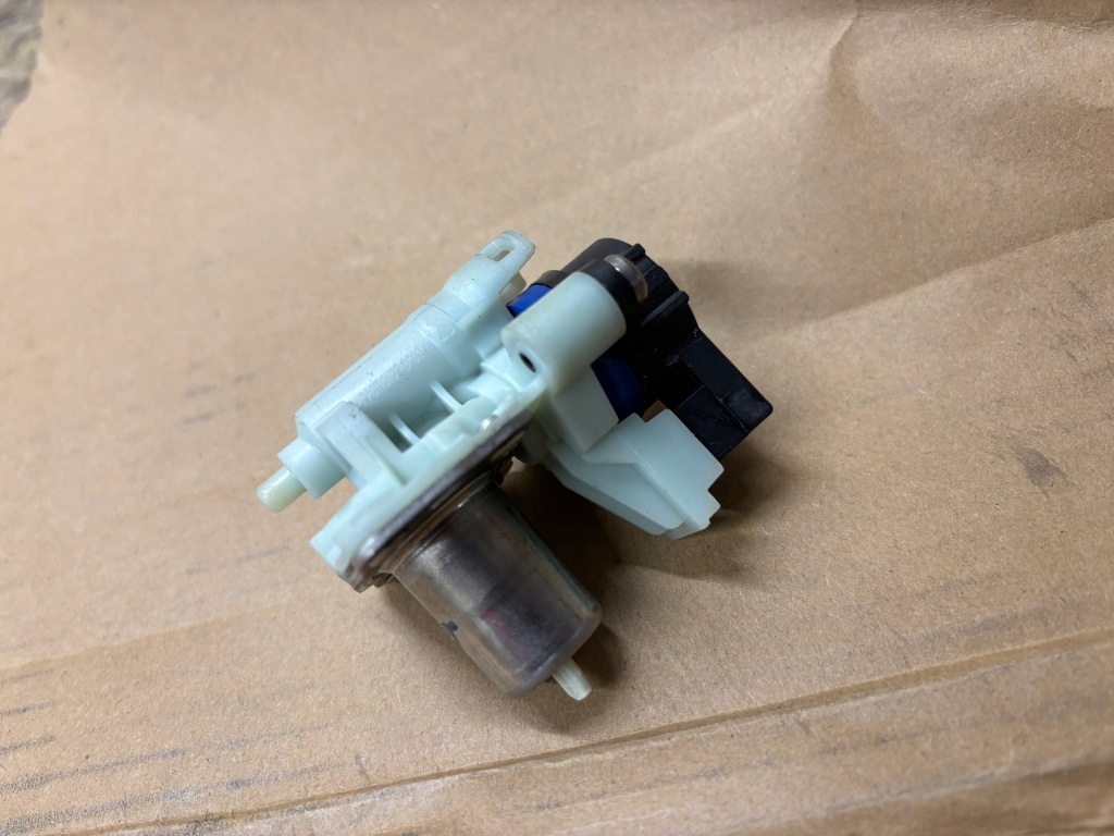 Купити Mercedes volvo bmw клапан датчик adblue 98001576 оригінал