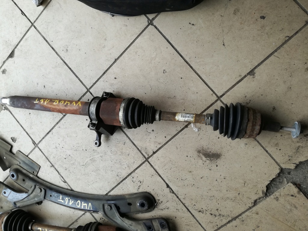 фото №1, Volvo v40 ii привідний вал права 1,6 ecoboost t2 t3 31280668