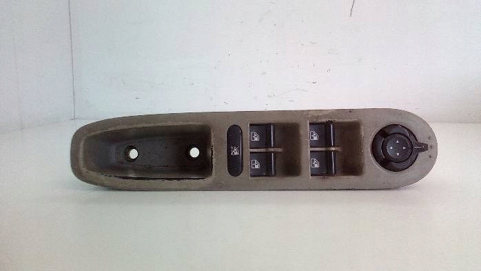 фото №1, Панель перемикачів скло лівий перед alfa romeo159