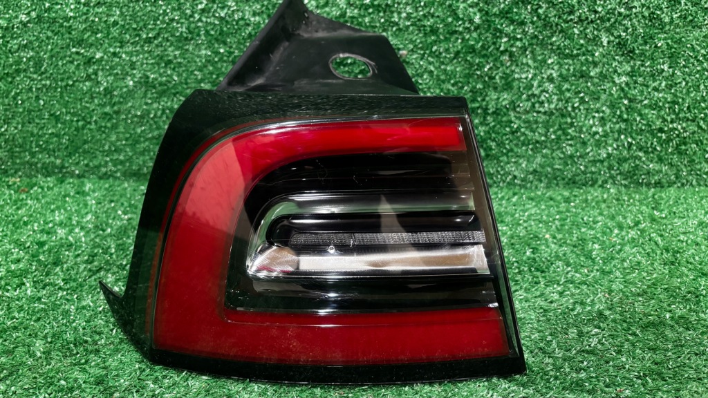 Купити Фара ліва задній задня tesla model 3 17-20 led оригінал  1077397