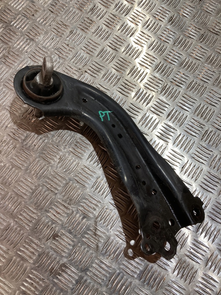 фото №1, Рычаг правый задняя toyota rav4 v 19- 2.5 hybrid